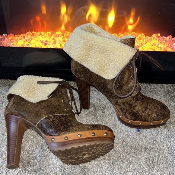 Michael Kors Sherpa Boot - Picture 3 of 9